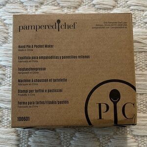 New NIB Pampered Chef Hand Pie & Pocket Maker in Brown Box
